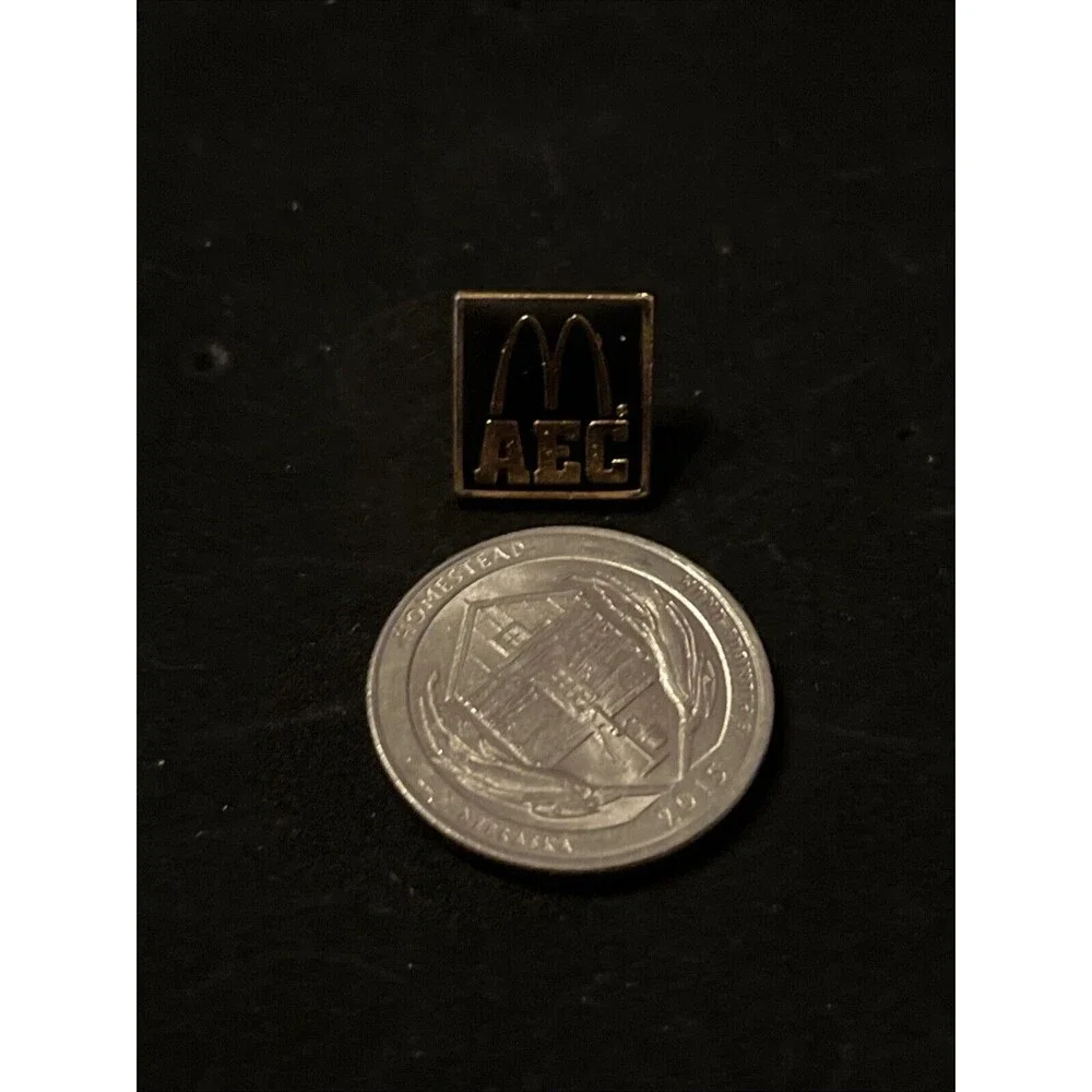 McDonald’s AEC Advanced Executive Course‎ Employee Lapel Hat Pin